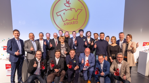 ToyAward unter anderem für Franckh-Kosmos und HoloToyz - Die ToyAward-Gewinner wurden im Rahmen der PressPreview zur 72. Spielwarenmesse geehrt - Quelle: Spielwarenmesse eG/Alex Schelbert